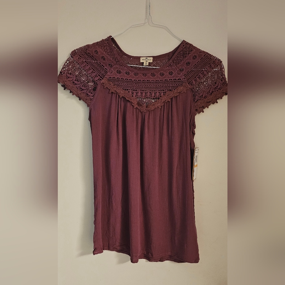 Mason & Belle Embellished Cap Sleeve Cropped Blouse